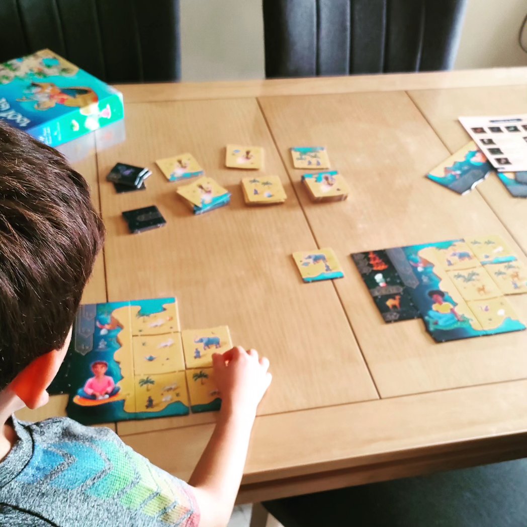 Los juegos de mesa acercan a las personas. Esta es una de las cosas que más me gustan de la afición. 
¿Qué más me gusta de la afición?
Puedes verlo aquí

👇👇👇👇
youtu.be/_2Tkcrtrc1k

#juegosdemesa #juegodemesa
#boardgames 
#boardgame
#Juego 
<a href="/MesadeJuego/">Mesa de Juego</a>