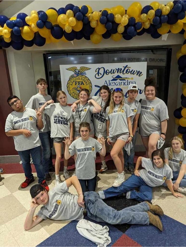 DesotoParish's tweet photo. NDHS FFA members are giving back to the community and having fun while attending state convention this week in Alexandria! #DeSotoStrong #LAFFA https://t.co/OeFxyVSifV