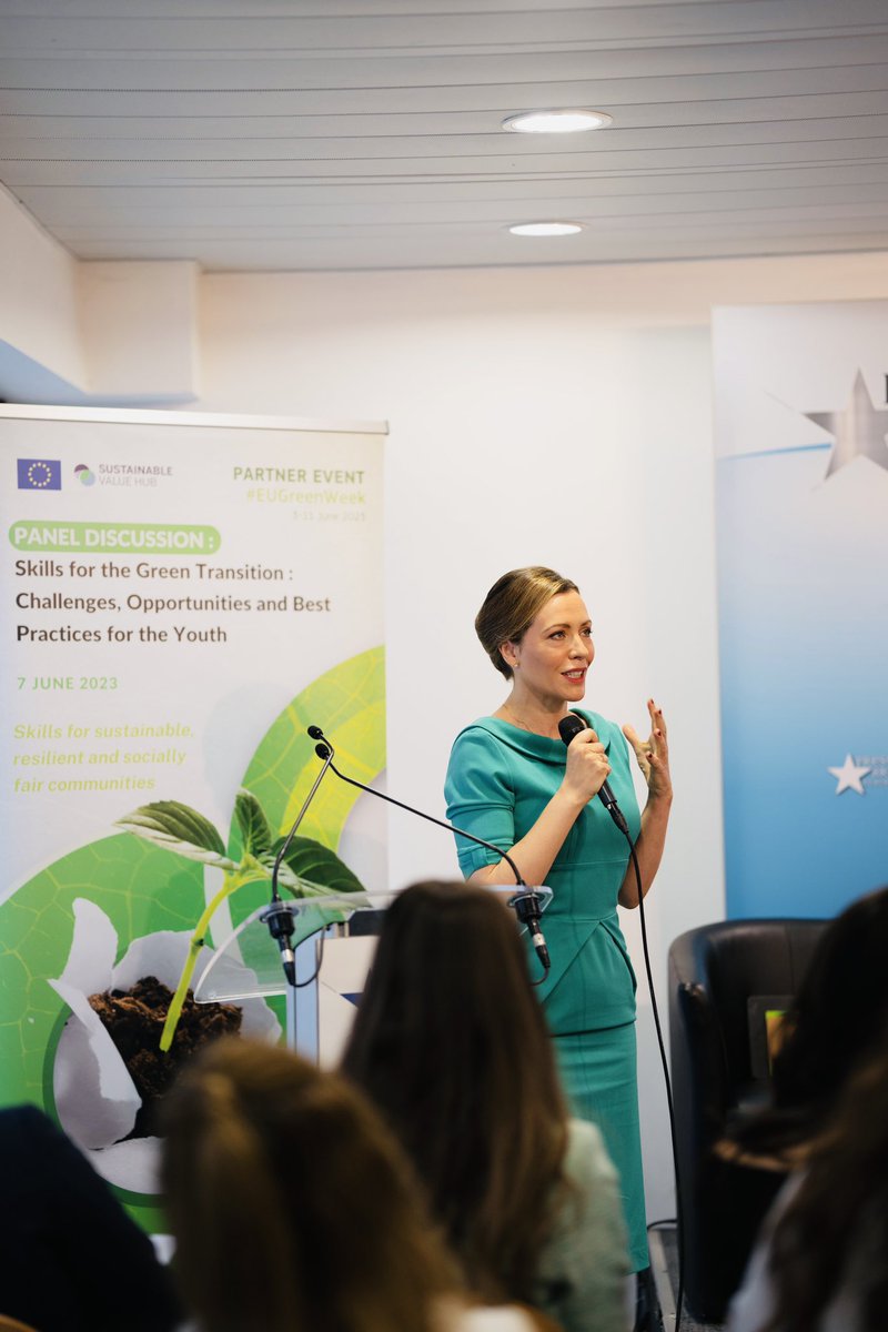 MariaRamosUK's tweet photo. Happy EU Green Week 2023! 💚🇪🇺♻️
Delighted to moderate a “Skills for the green transition" panel — organized by @Sustainable_vh & @EU_Commission
#EUGreenWeek23
@tekdemir_ipek. 💚
Thanks to my wonderful panel:
➡️ Beatrice Biolcati Rinaldi,@EU_Commission
➡️Ellen Wasylina, @trocaforum_ew
➡️@GilesDickson, CEO of @WindEurope
➡️Véronique Van Haaften, ESG Consultant
➡️Eliza de Ward, @AquilaCapital
