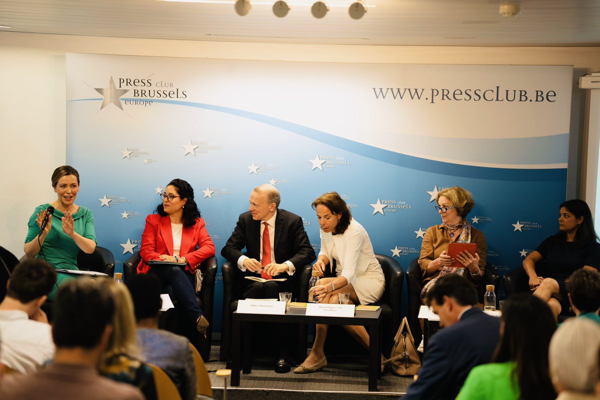 MariaRamosUK's tweet photo. Happy EU Green Week 2023! 💚🇪🇺♻️
Delighted to moderate a “Skills for the green transition" panel — organized by @Sustainable_vh & @EU_Commission
#EUGreenWeek23
@tekdemir_ipek. 💚
Thanks to my wonderful panel:
➡️ Beatrice Biolcati Rinaldi,@EU_Commission
➡️Ellen Wasylina, @trocaforum_ew
➡️@GilesDickson, CEO of @WindEurope
➡️Véronique Van Haaften, ESG Consultant
➡️Eliza de Ward, @AquilaCapital