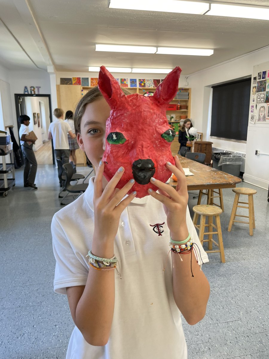 KateHessin's tweet photo. Step 1: write a poem
Step 2: make a sculpture inspired your poem 

As always - so amazed by the concepts  that these grade 7 artists come up with. https://t.co/jDIT0Y2S1L