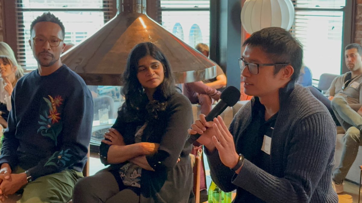 CraDav's tweet photo. We hosted a packed @whitecapai happy hour in Venice with panelists from @Verizon @Microsoft @Google and @LA28 with diverse thoughts on Enterprise AI. Thanks Alex Chao, Ric Edwards, Iman Ghanizada, and Mumtaz Vauhkonen! #LATechWeek https://t.co/pCXXbxDAoY