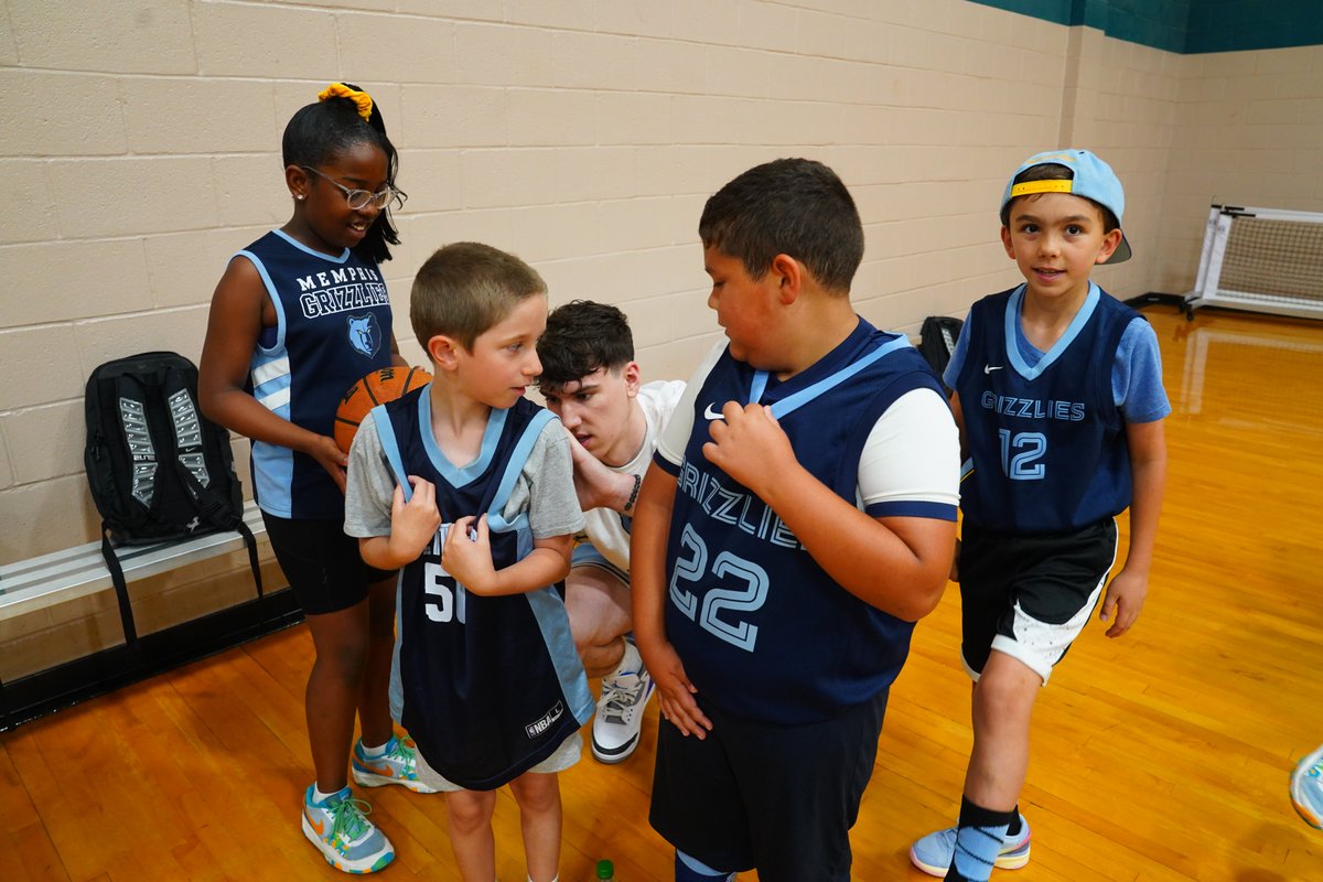 memgrizz's tweet photo. .@jacob_laravia3 pulled up and kicked it at the @MemGrizzYouth camp earlier today ✅

don't miss out on the next one. https://t.co/yf8RF2NX6f
