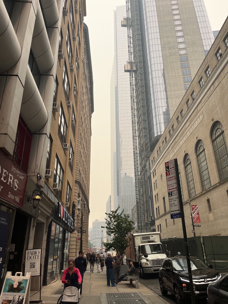 mmdevoe's tweet photo. In case you live nowhere near #NYC - this is what everyone is discussing—first photo was taken at 10:30am today and the second around 12:30pm. The third photo is directly up at the noonday sun. #hazy #nycsky #ottawafires #air https://t.co/3vaRJQXpqA
