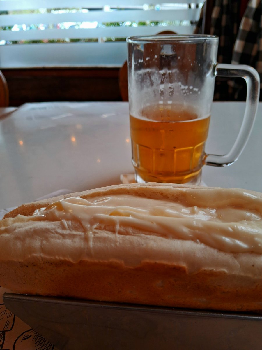 MILTONDIAZB's tweet photo. No todo es pega ! Un alto en el camino #Bavaria #Paine #HodDog 🙂🍻😋😋😋 https://t.co/mayPRa5Eqw