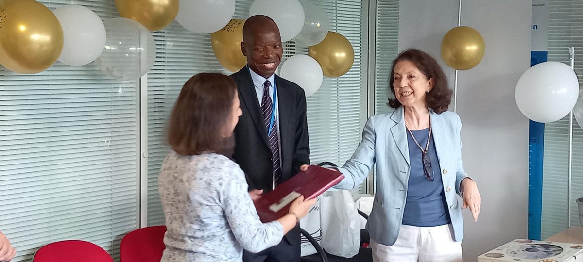 Staff of <a href="/UNESCO/">UNESCO 🏛️ #Education #Sciences #Culture 🇺🇳</a>  bid farewell to Alice Aureli, Head of the Groundwater section at UNESCO as she retires from the Intergovernmental Hydrological Programme- IHP.