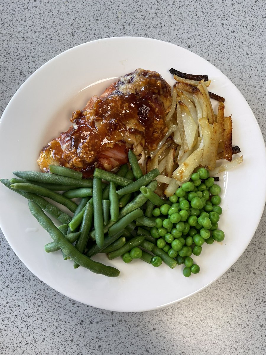 TPSFoodprep's tweet photo. Huge well done to year 10 today! We made hunters chicken with roasted potatoes and vegetables. A lovely hearty meal. Delicious. 🍽️ https://t.co/IeGqUCYBlb