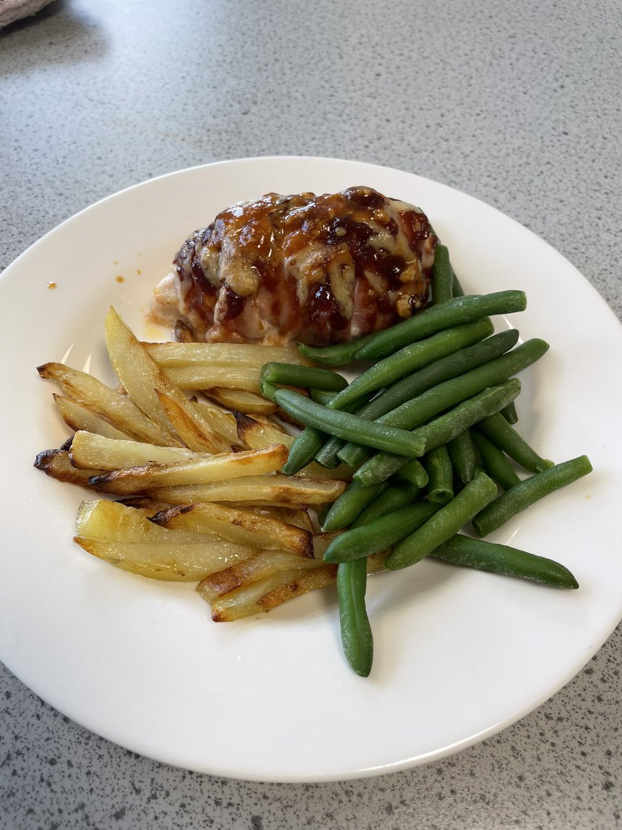 TPSFoodprep's tweet photo. Huge well done to year 10 today! We made hunters chicken with roasted potatoes and vegetables. A lovely hearty meal. Delicious. 🍽️ https://t.co/IeGqUCYBlb