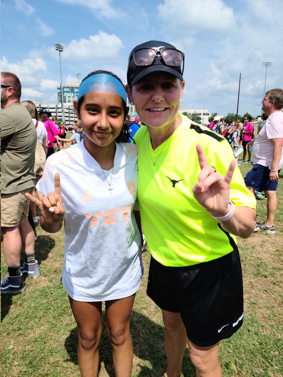 vwhitaker91's tweet photo. Khira's 2nd soccer camp in the books! She's already talking about sharing with her coaches which drills to add to the team's practice and what skills to work on.  Hook em! 🤘 @TexasSoccer @CoachAngeKelly https://t.co/FokmaxjwIg