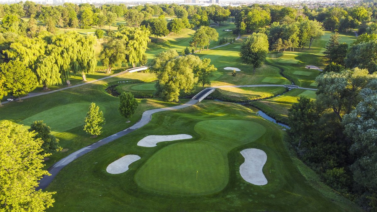 PGATour's tweet photo. 📍 Oakdale Golf Course
⛳️ Est. 1926
📏 7,264 yards

Views from @RBCCanadianOpen https://t.co/yFyDAR5sS4