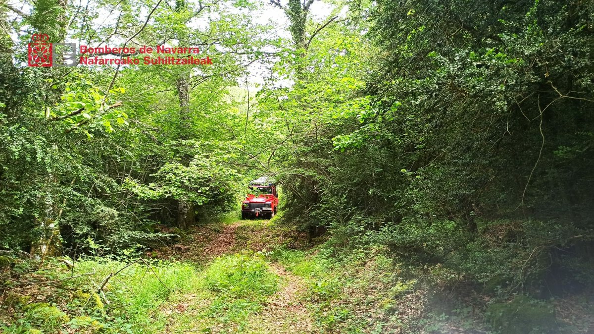 bomberos_na's tweet image. Intervenimos la mañana del miércoles para rescatar a una mujer con una posible luxación de hombro en una zona de la calzada romana en #Lusarreta (#Arce)

Inmovilizamos y evacuamos al centro de salud de #Espinal

#ParqueBurguete