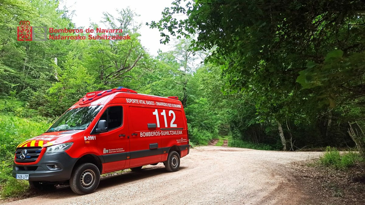 bomberos_na's tweet image. Intervenimos la mañana del miércoles para rescatar a una mujer con una posible luxación de hombro en una zona de la calzada romana en #Lusarreta (#Arce)

Inmovilizamos y evacuamos al centro de salud de #Espinal

#ParqueBurguete