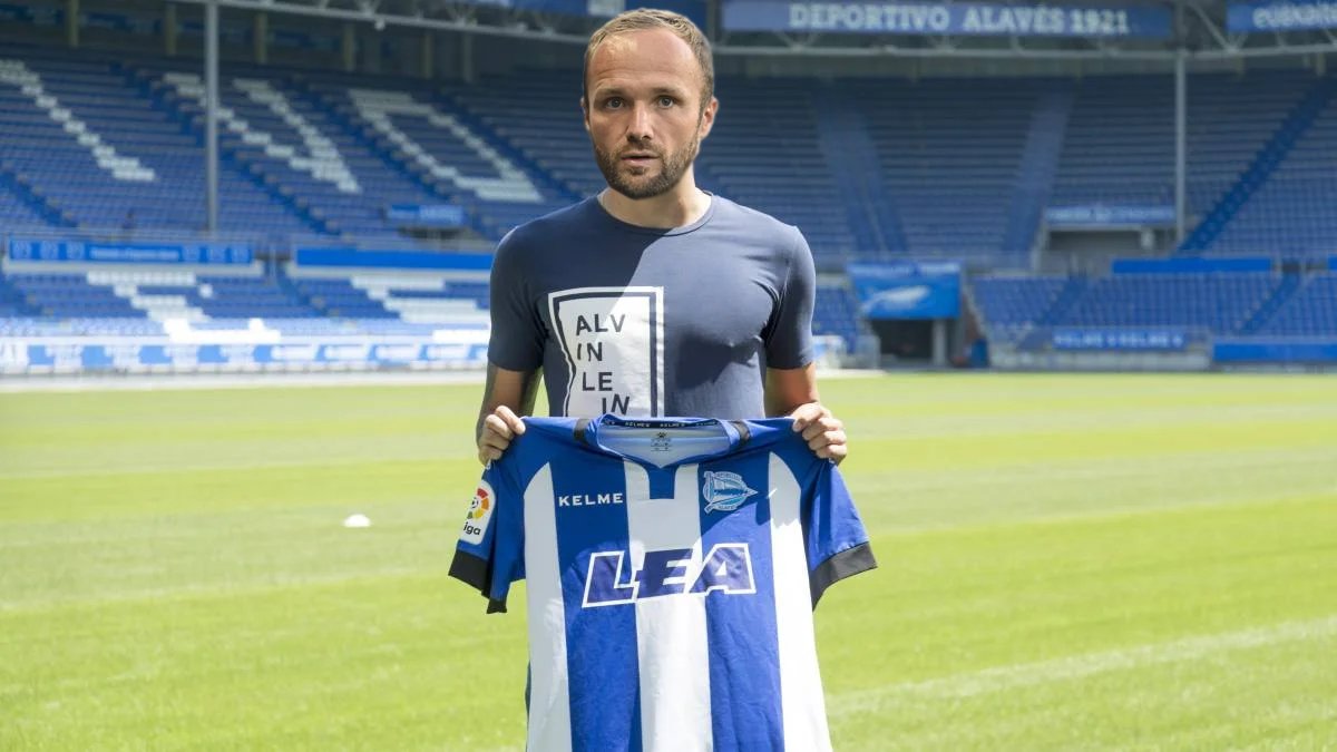 WinamaxSport's tweet photo. 🚨 AU TOUR DE VALÈRE GERMAIN !

🔜 Après Cristiano à Al-Nassr et Benzema à Al-Ittihad, l'attaquant de Montpellier serait dans le viseur d'Al-Avès.

💰 On parle d'une offre de 400 € par an sur 2 ans. https://t.co/RKZvA31J6G