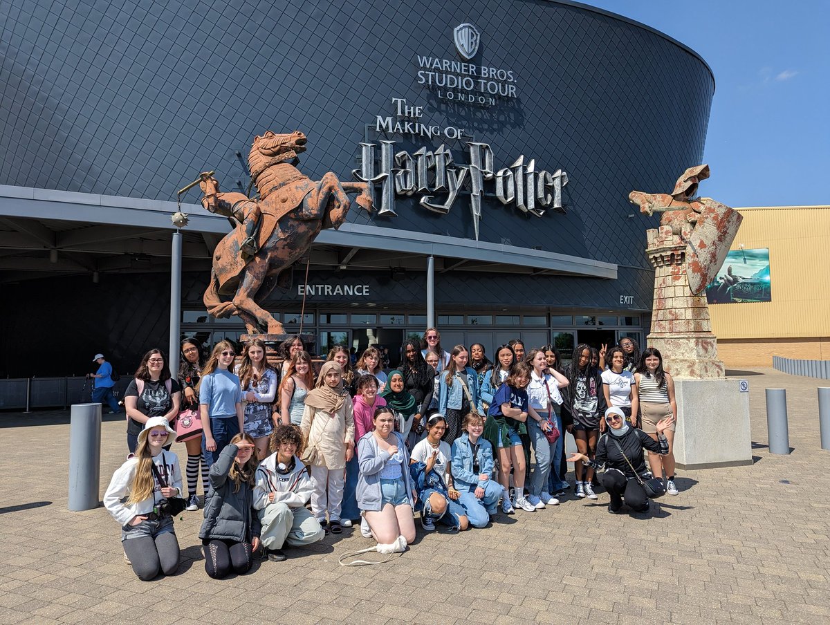 MissMcCorry_'s tweet photo. Final day in @atriaWatford for last minute shopping to then @wbtourlondon for Harry Potter! What an amazing end to a trip - now homeward bound.

@ndhsglasgow @ndhs_exp https://t.co/bdK21lt19P