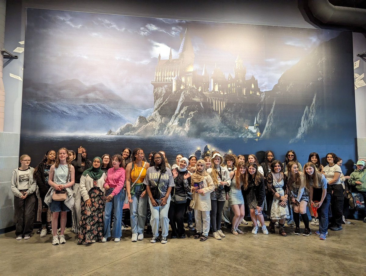 MissMcCorry_'s tweet photo. Final day in @atriaWatford for last minute shopping to then @wbtourlondon for Harry Potter! What an amazing end to a trip - now homeward bound.

@ndhsglasgow @ndhs_exp https://t.co/bdK21lt19P