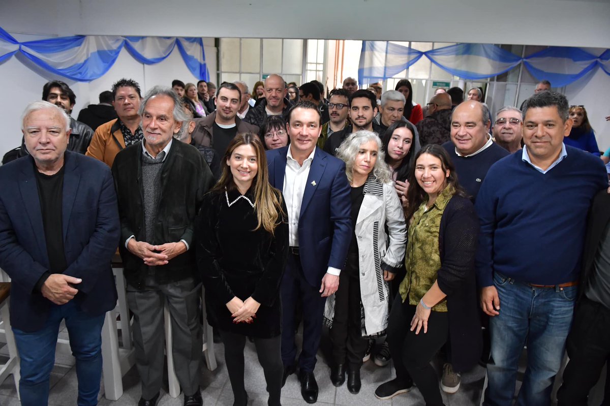 sebapurgart's tweet photo. En el #DíadelPeriodista tuve el placer de compartir unas palabras frente a los colegas varelenses de distintos medios, en el agazajo organizado por @PrensaVarela en representación de @varelainforma y #DefensaDebate https://t.co/YVOhqyRDTc