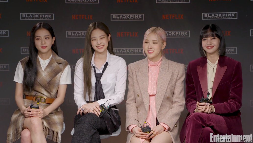 rosé’s chair being the only one lowered 😭 maybe she is 6ft