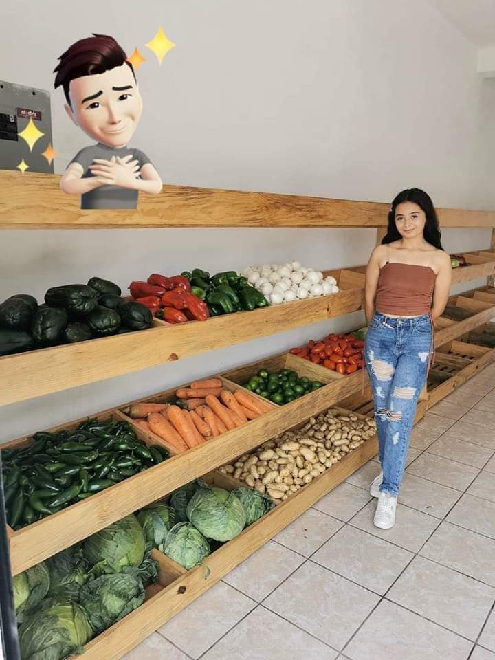 Un padre de familia compartió:

 "Mi hija prefirió su negocio propio, 
que fiesta de quince años 👏👌

Felicidades joven que el Señor prospere tu negocio. 🙏🥳

#Emprendedora