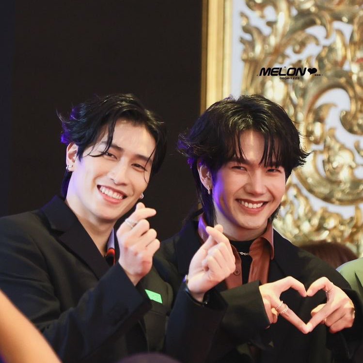 raelle_writing's tweet photo. To @biblesumett and @JakeB4rever, 

Thank you for the amazing memories. And thank you for a graceful end to an era we all adored. Thank you for giving us so much joy, laughter, and now, the opportunity to heal and move forward. 

Forever my black and blue 🖤💙 https://t.co/xmWTf9OmEv