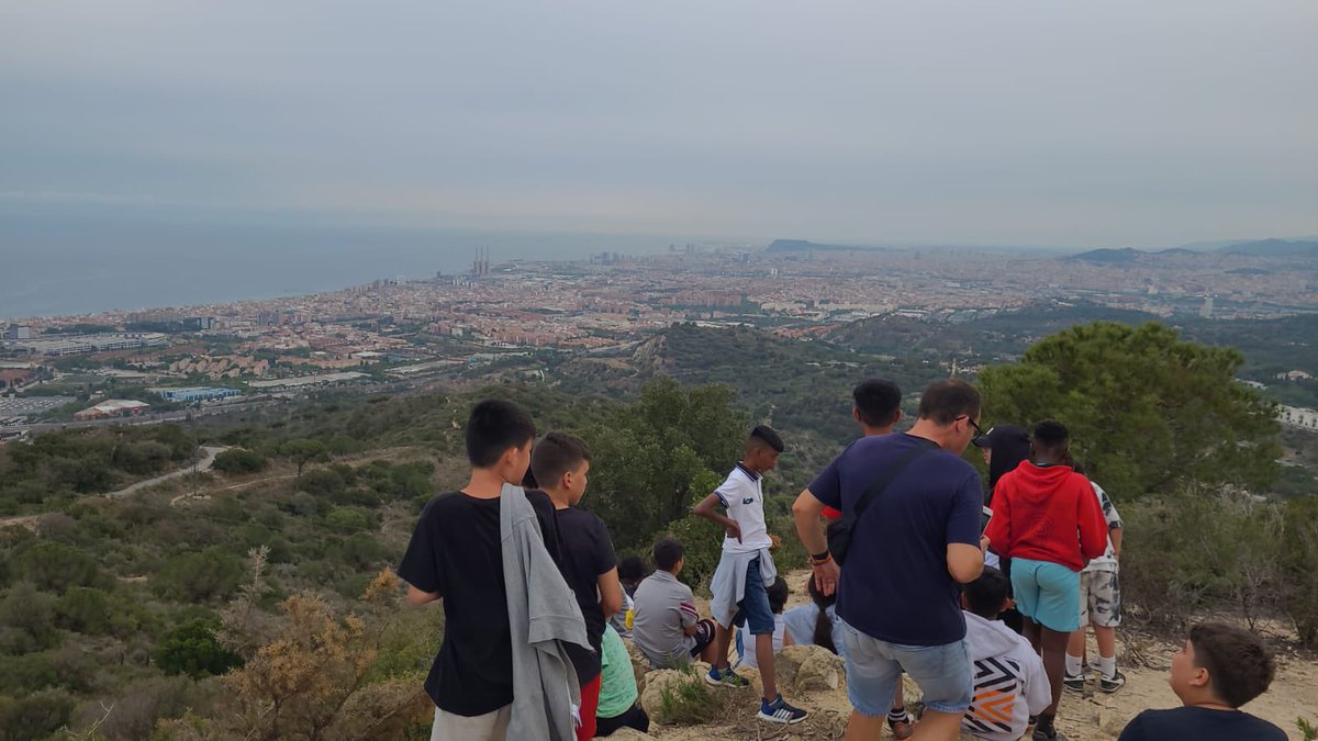 IERAlberti's tweet photo. L'alumnat de 6è ha passat un primer dia de colònies perfecte a la casa de la Conreria. Aquest matí s'han banyat a la piscina i, aquesta tarda, han gaudit d'una gimcana cooperativa molt divertida!
#colònies #comunitatdegrans https://t.co/FZtq9nzavl