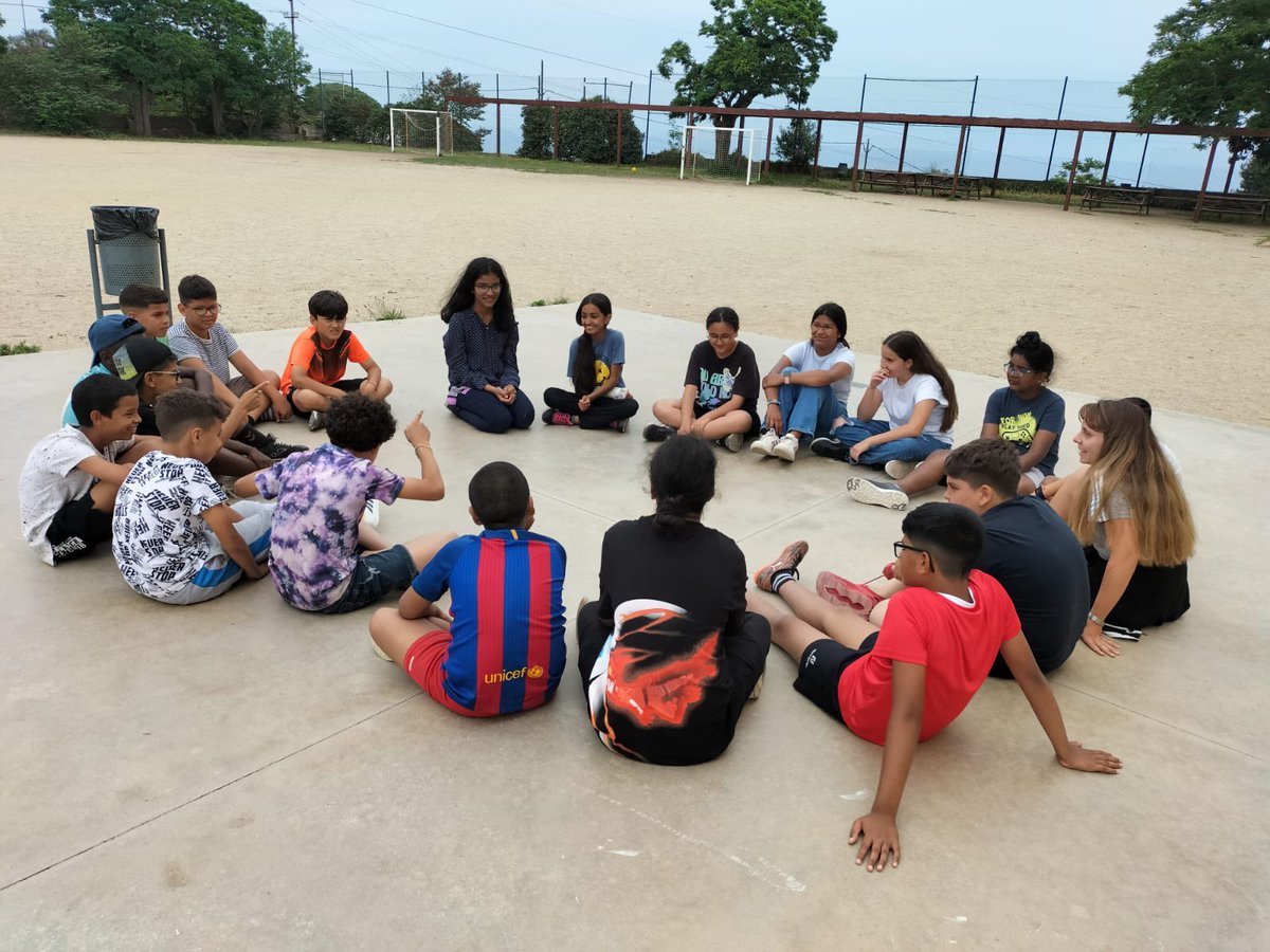 IERAlberti's tweet photo. L'alumnat de 6è ha passat un primer dia de colònies perfecte a la casa de la Conreria. Aquest matí s'han banyat a la piscina i, aquesta tarda, han gaudit d'una gimcana cooperativa molt divertida!
#colònies #comunitatdegrans https://t.co/FZtq9nzavl
