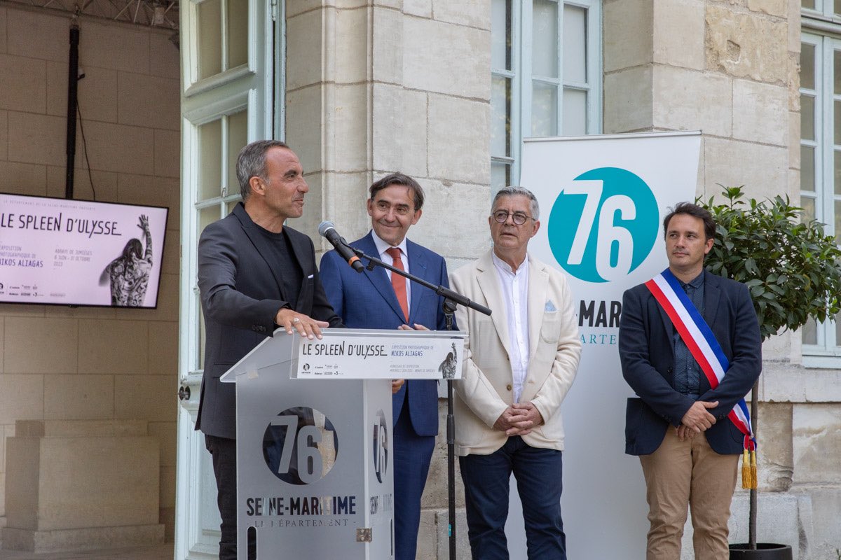 seinemaritime's tweet photo. #CULTURE 📸 @nikosaliagas vous attend à l’Abbaye de Jumièges pour son exposition photo !

Le célèbre journaliste et photographe s’empare de la figure mythologique d’Ulysse, et propose une exposition sur les thèmes de la mer, de l’exploration et du voyage. https://t.co/EeBxUJiBPk