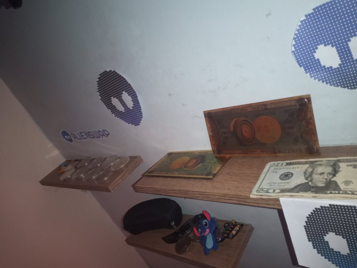 karinaaxkanio's tweet photo. @AlienSwap_NFT
@Alienswap_cn
#AlienSwap #SearchForAliens
What do you think of some Alienswap arrangements in my cool sexy room? https://t.co/o4ilWxS40n