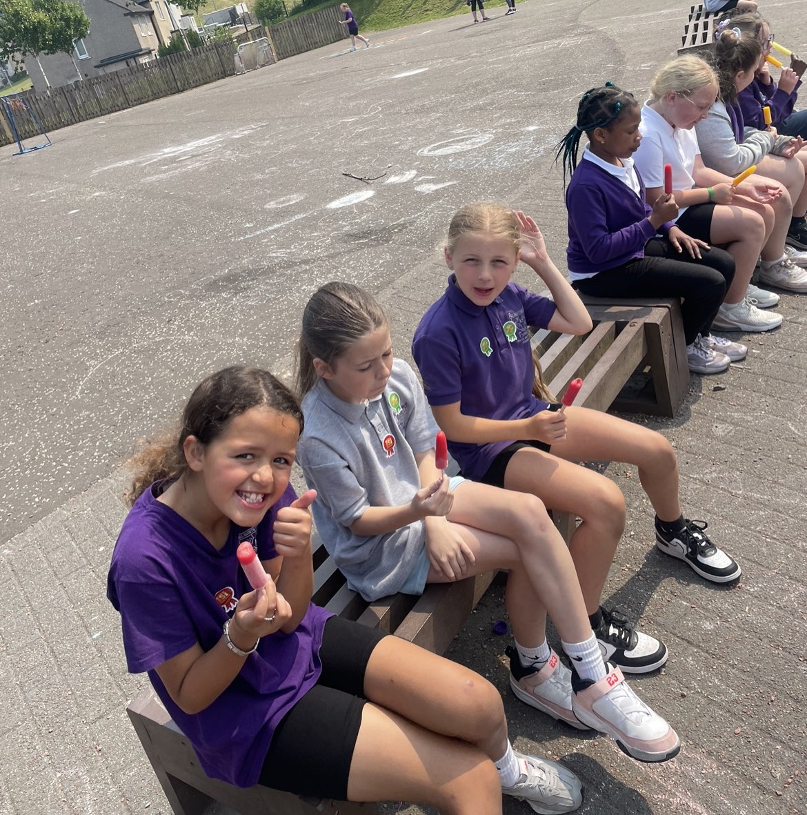missmcdade_'s tweet photo. Lots of sports day fun and some ice lollies afterwards! ☀️ https://t.co/mpuFBxUl6F
