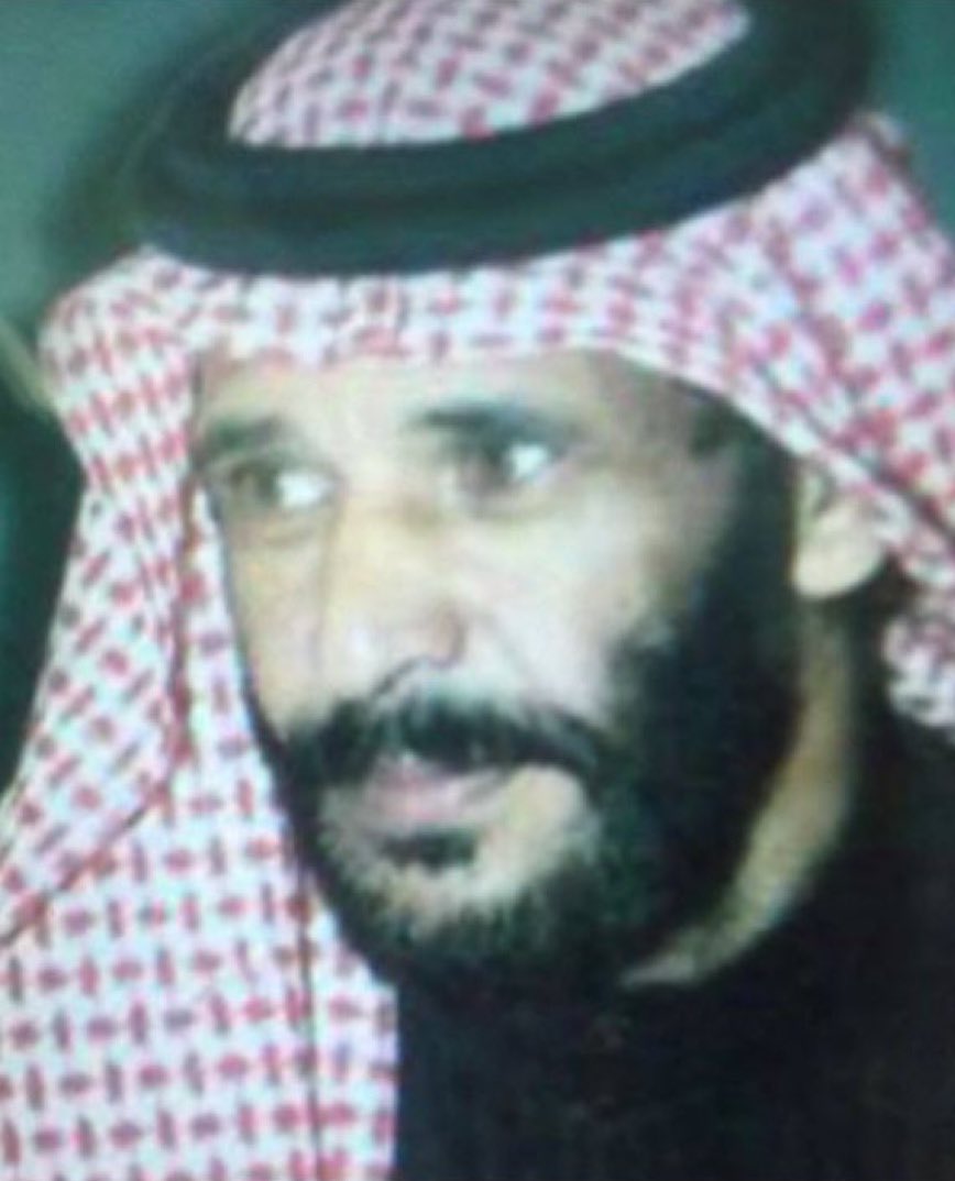 faz_fahhad3265's tweet photo. ��رتاح والقى متعة الطير بـ الحـوم
يوم الهوى ينفض شماغي وتومي

يا علي انا قبلك عن الشعر بـصوم
زينه وشينه ... مبعد عنه حـومـي

وش عاد ابي بالشعر والشعر مظلوم؟
وليا سمعت الناس قلت عـزومي

اللي ليا سمـعوا شريط ام كلثـوم
من الـطرب كل يـطق الـبهومي

#عبدالله_بن_زويبن رحمه الله https://t.co/F6TA1AXlT4