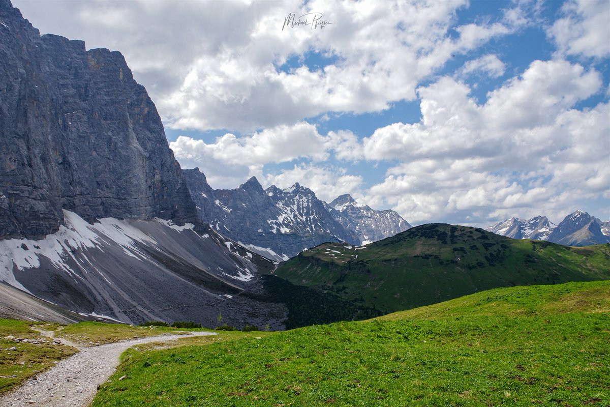 lubuwetter's tweet photo. Wanderung von der #Engalm zum #Hohljoch im #Karwendel mit noch etwas Winterrestschnee auf knapp 1800m https://t.co/TK2zfJ6y3z