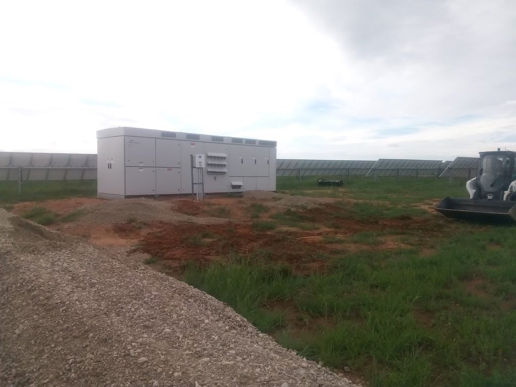 SoardSolutions's tweet photo. Soard Energy Solutions Division installing crushed limestone to help prevent erosion of inverter pads in Winters TX. #soardsolutions #energysolutions https://t.co/NEhIEUAdDF