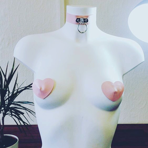 Pink to make 'em wink 😉

Choose your #custommade look from a huge range of colours on our website

#pinklatex #latexfashion #postfetish #gummi #micocouture