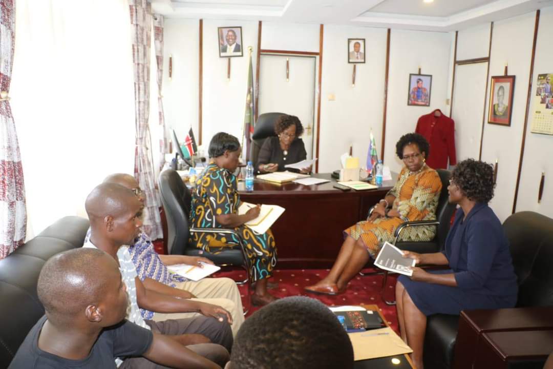 creadis2's tweet photo. CREADIS Executive Director Mrs. Gladys Nabiswa meets with @H.E Pst Janepher Mbatiany-Bungoma Deputy Governor to discuss how the County government is committed to supporting development Projects within the County through Local Development Organizations https://t.co/VedsTWnB9G