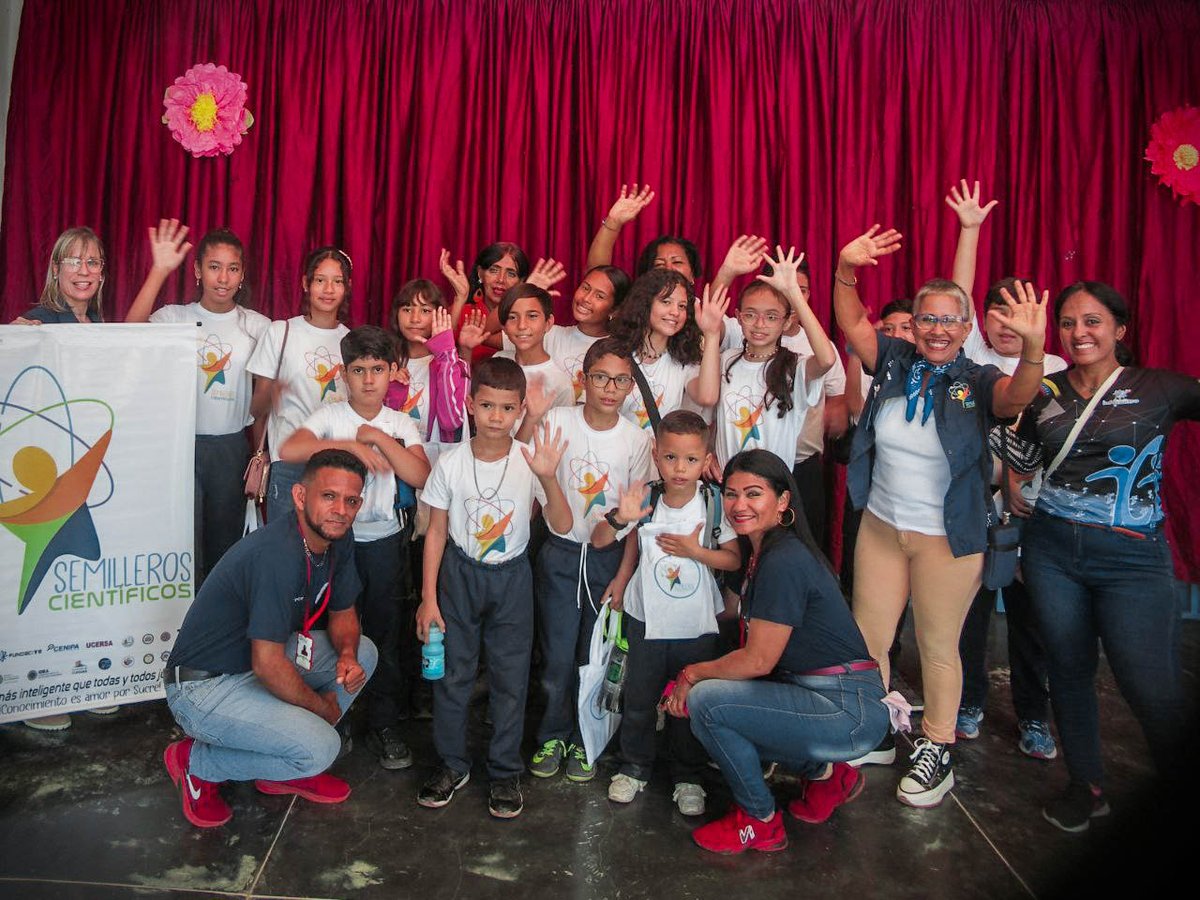 semillerosc_'s tweet photo. Los niños y niñas de la U.E Don Rómulo Gallegos aprendieron sobre la #evolución de los #vertebrados con la MSc. Tania Ramírez de la #UDOSucre y @fundacitesucre. ¡Gracias por su apoyo a nuestros #SemillerosCientíficos del estado #Sucre! 🐟🐸
#BiologiaMarina #Océanos #VidaMarina https://t.co/BilnXlgfoM