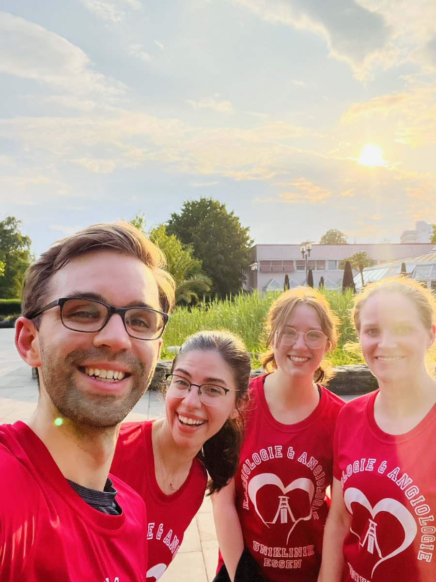 FSchindhelmMD's tweet photo. Itโs #CardioGoesCardio - Day! ๐โโ๏ธ ๐๐ปโโ๏ธ โฅ๏ธ โ๏ธ
#TeamIsGrowing #WeAreHiring #Sundowner #CardioTwitter #Pacemaker #TeamEssen is waiting for the return of the #CardioBoys @realdocdan @TRassafMD @UniklinikEssen @unidue @YoungDgk @DGK_org https://t.co/icgDMRoGCi