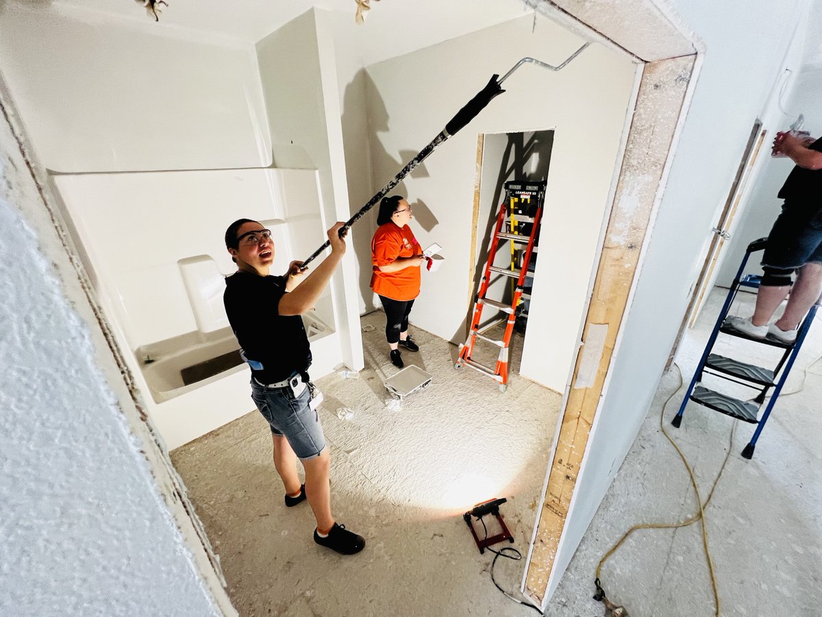 kmccontrols's tweet image. KMC was thrilled to be given the opportunity to work alongside Habitat for Humanity in helping build the future home for a family member of a couple of KMC’s own. #TeamWork #KMCFamily