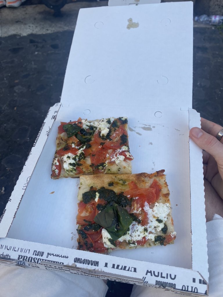 mastapoa13's tweet photo. My official Italy scran review thread inspired by my good friend @ChunkGeemis ‘ Bali thread. 

Starting from day 3: afternoon snack. €3.50 for the pizza, €5 for the gelato. Both fantastic and well received. 

Cheers #coysb #scusi https://t.co/OMskCjKzeT