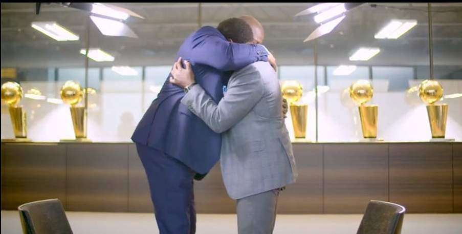 JohannesBuckler's tweet photo. Tempo fa Johannes vi ha raccontato la storia di una amicizia ricomposta dopo 26 anni tra Magic" Johnson  e Isiah Thomas. 
Bellissimo epilogo. 
Avrei voluto anch’io fare pace con lui, perché anche la nostra era vera amicizia. 
Ma non ho avuto lo stesso tempo. https://t.co/ZlbP8sS049