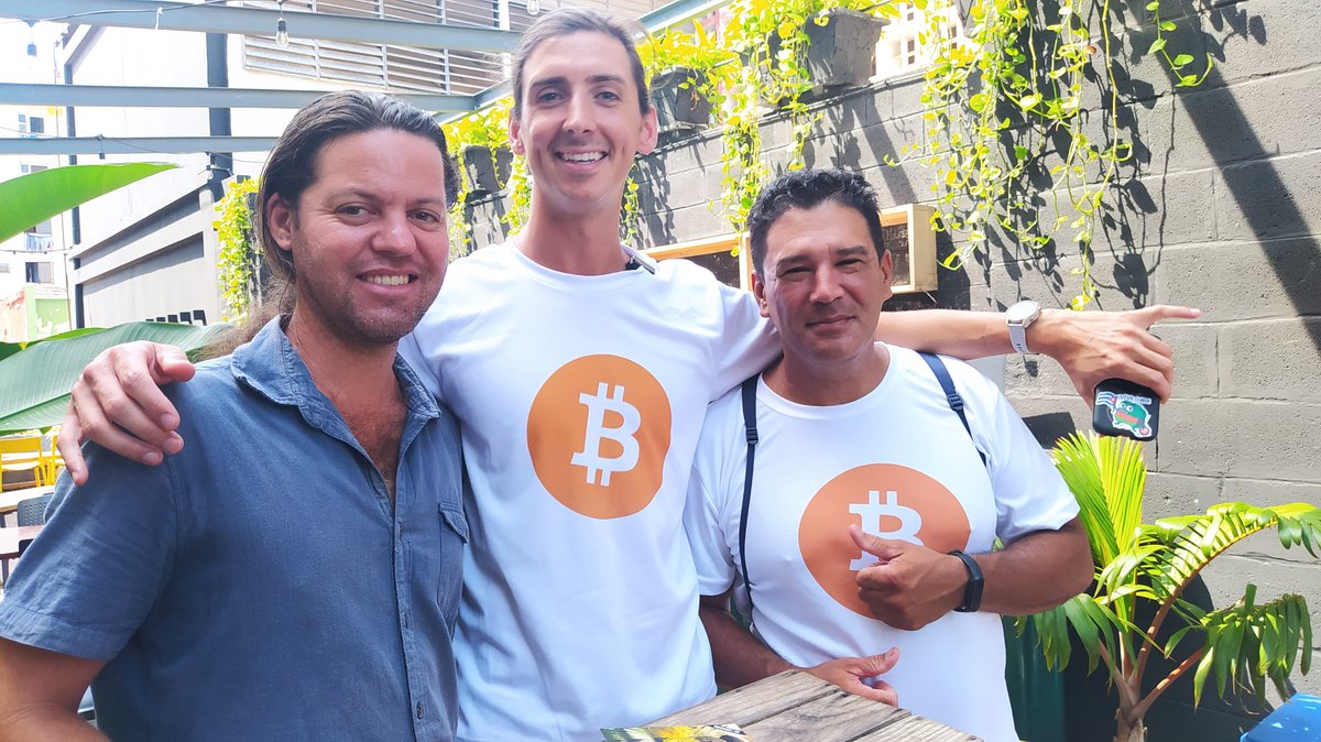 Excellent event and bitcoin talk on May 28, 2023. with the invitation of <a href="/RunwithBitcoin/">Paco de la India</a>  <a href="/JoeNakamoto/">Joe Nakamoto ⚡️</a> 

I met excellent people <a href="/JoeNakamoto/">Joe Nakamoto ⚡️</a> 
<a href="/ChainisoM/">Chainiso Martinez</a> 
<a href="/raulmrecio1987/">Raúl Meriño Recio</a> 

and many more that do not appear in the photos

#BITCOIN  #Cuba #BTC #Bitcoin2023