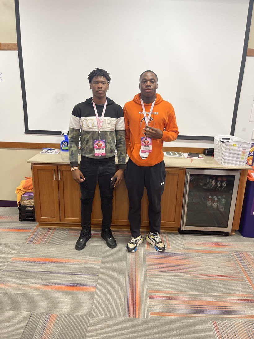 It’s crazy , we both got offered on the same day and now look at us… Go Tigers 🙃<a href="/Timothy65030049/">coach haynes</a> <a href="/JAYHaynes04/">Jamarius Haynes</a> <a href="/CJSPILLER/">CJ SPILLER</a>