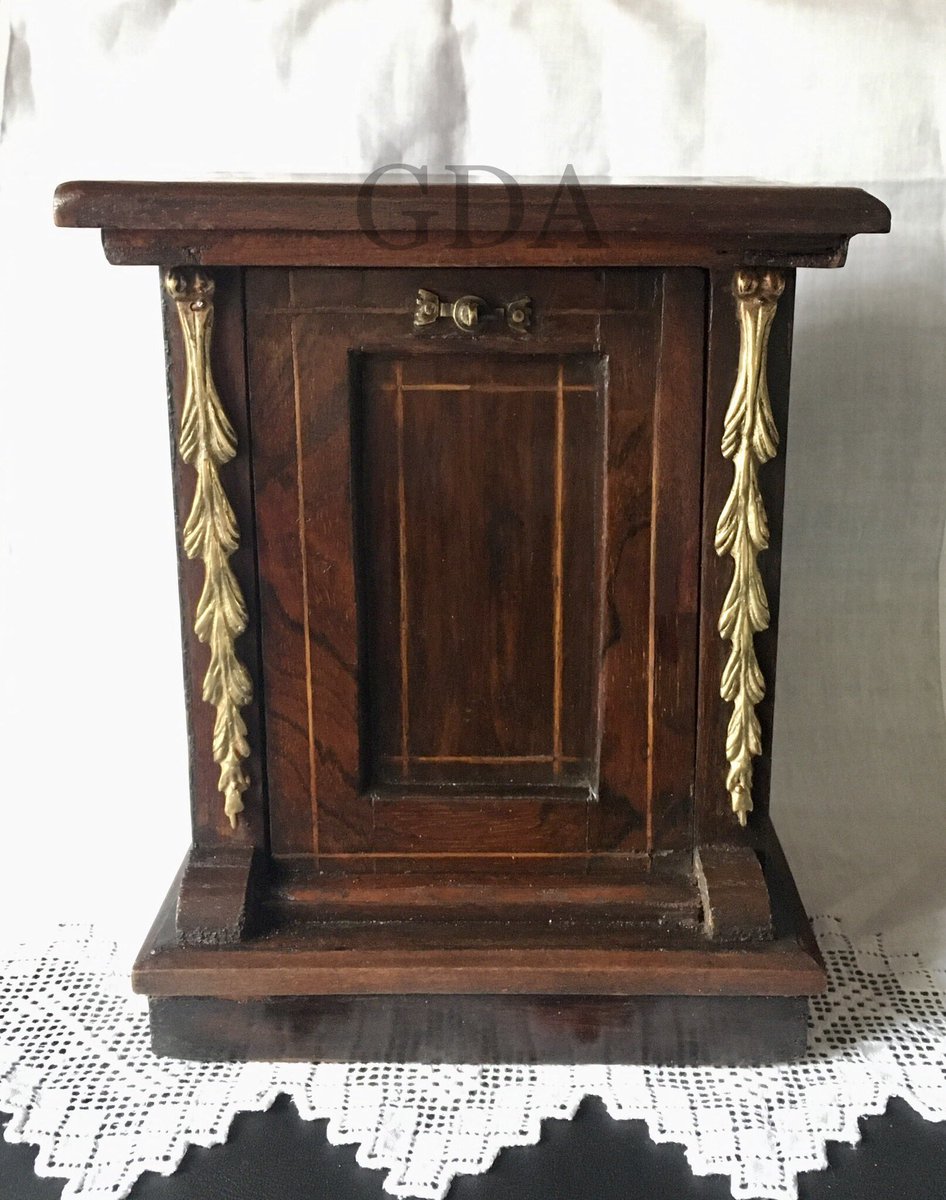 maviedanslart's tweet photo. Newly listedπ
This charming apprentice piece coal cabinet with removable metal scuttle. Inlaid wood with brass mouldings.
See it at,
https://t.co/GnSjskmg2p
#womaninbizhour #antiques #collectables #uniquegifts #giftideas #apprenticepiece #shopindie #shopsmalluk https://t.co/cFQiyNiJO2