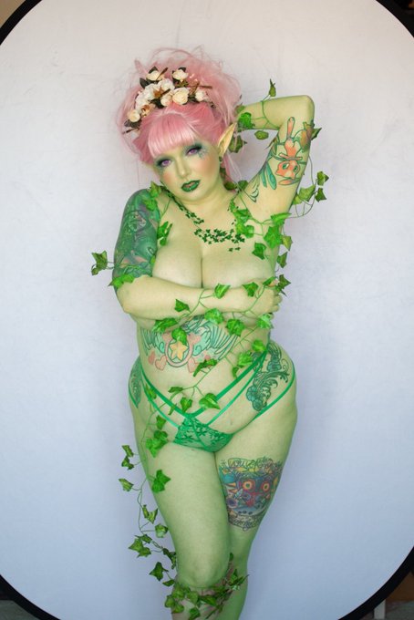 You have until Sunday to back the @CosplayDeviants Monster Girl Calendar! My sexy Alraune Plant Monster<a class="tags" href="/tag/cosplaydeviants">@cosplaydeviants</a>