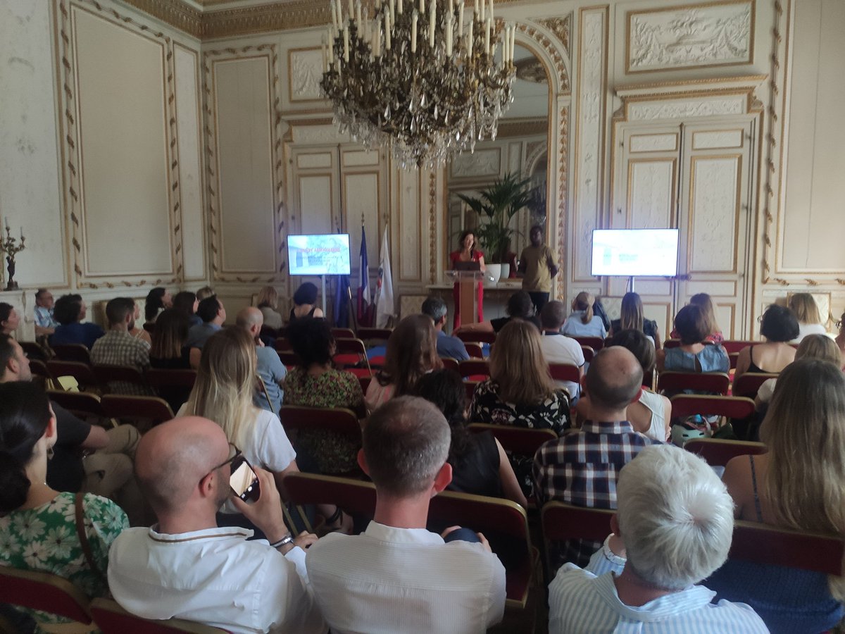 Avec <a href="/2AM_Bdx/">2AM-Bdx</a> "qui veut s'associer avec l'#association @echangeNordSud pour les aider dans leur stratégie #Marketing ? 

docs.google.com/forms/d/e/1FAI…