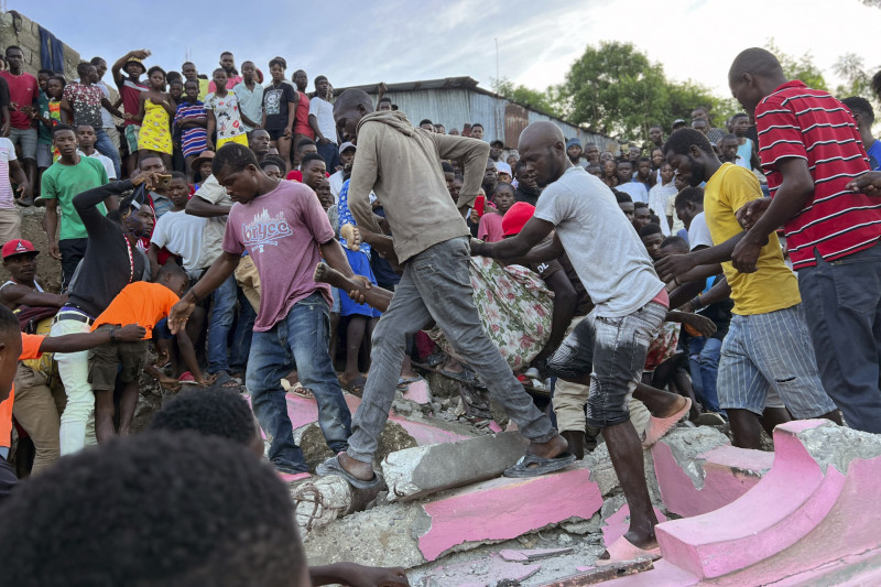 ListinDiario's tweet photo. La ONU lamenta la "pérdida de vidas" y el "sufrimiento" de los haitianos tras el terremoto

https://t.co/8B0o7Wu5vQ

#ListínDiario https://t.co/m1aI3h2ImI