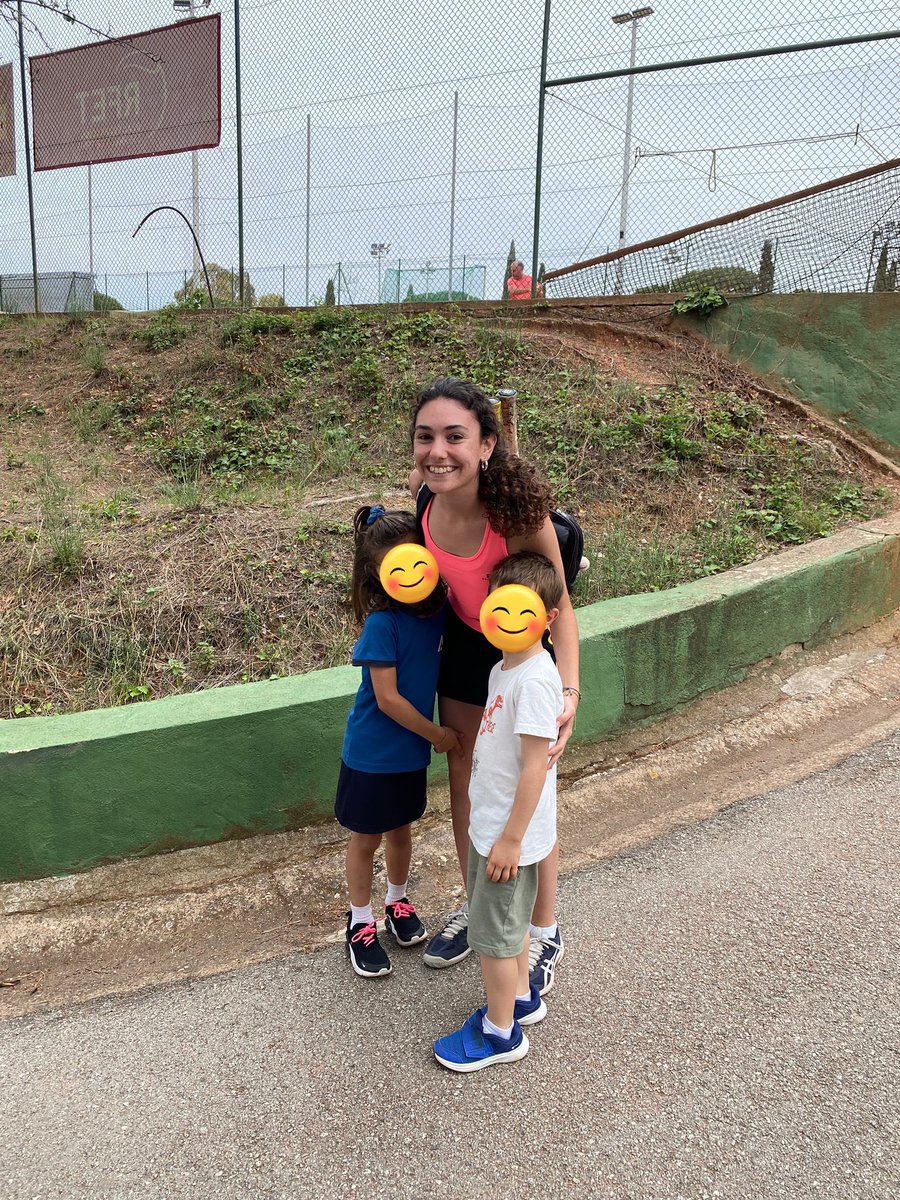 avui acabo els entrenos amb els meus babys, ens hem despedit i no sabeu com els trobare a faltar… s’han quedat un trosset del meu cor🥺❤️‍🩹

(una d’elles m’ha fet aquest dibuix al cotxe tornant a casa😩😩😩)