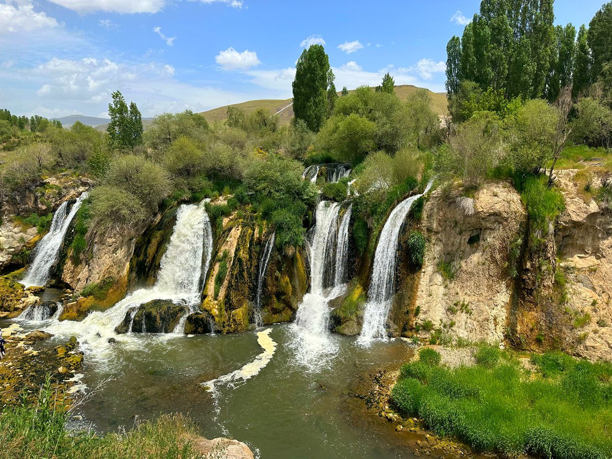 Zelisskk's tweet photo. #muradiye #şelalesi https://t.co/ysLAp0c2eP