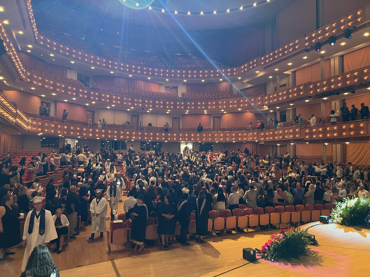 josemartimast's tweet image. Our Senior Class of 2023 are now graduates!  Today, we had a great ceremony, where we had the opportunity to celebrate the success of this great group of students.  Congratulations! #MAST2223 @RobertoAlonsoFL @SuptDotres @verenanro #MDCPSGrad
