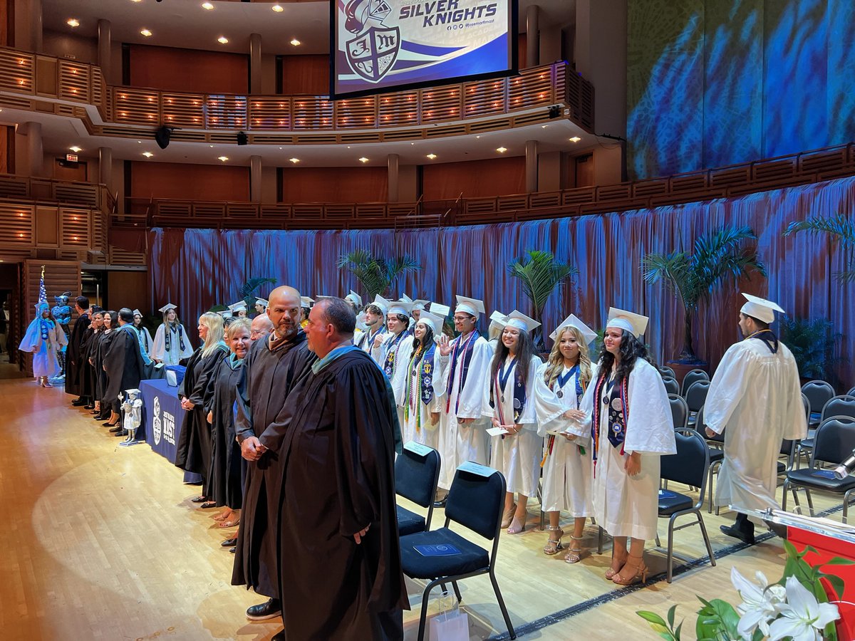 josemartimast's tweet image. Our Senior Class of 2023 are now graduates!  Today, we had a great ceremony, where we had the opportunity to celebrate the success of this great group of students.  Congratulations! #MAST2223 @RobertoAlonsoFL @SuptDotres @verenanro #MDCPSGrad
