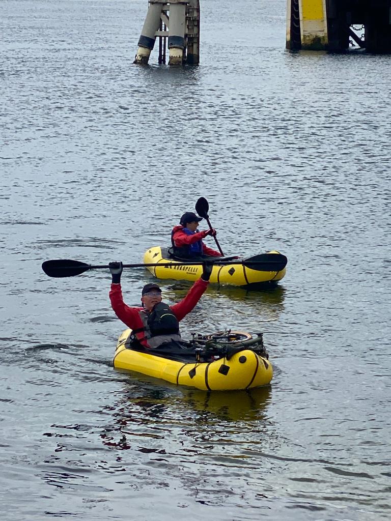curebowelcancer's tweet photo. Crossing the Yell Sound with Brompton's balancing on their kayaks!🚣👏

The team faced 6km of kayaking through tough currents but they made it! 

Day 2 ✅ #MuckleFluggaChallenge

Follow their journey live:
https://t.co/91yLsfzJ65

Donate here:
https://t.co/nXPPPvYZ1s https://t.co/QLfJWlvimy