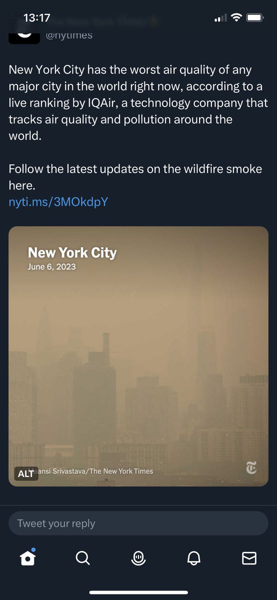 nyceltic's tweet photo. New York under a yellow haze sky from Canadian wildfires. 😲🍀🗽Whole city smells of smoke. 🌘🗽 https://t.co/QTiAv4hBEJ